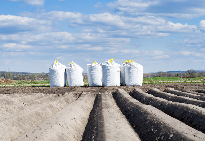 Can growers outsmart the large phosphate manufacturers? Yes they can! 2