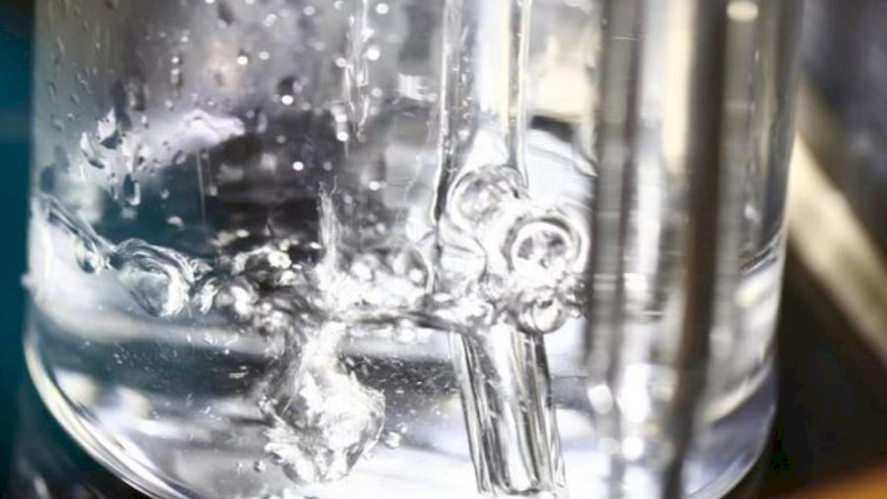 High temperatures and elevated pressure accelerate protein breakdown during acid hydrolysis